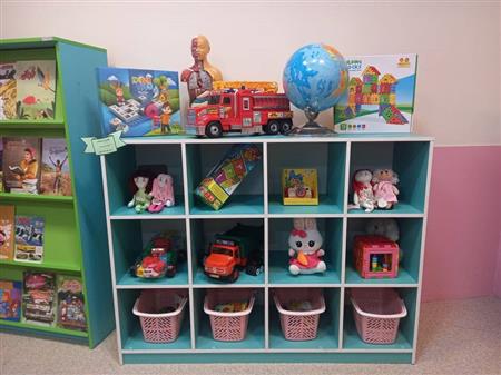 قفسه اسباب بازی های بخش کودک